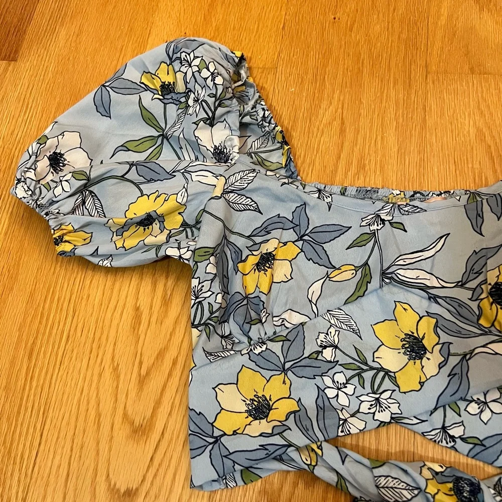 Puffy Sleeved Crop Top With Tie in Back - Picture 7 of 9